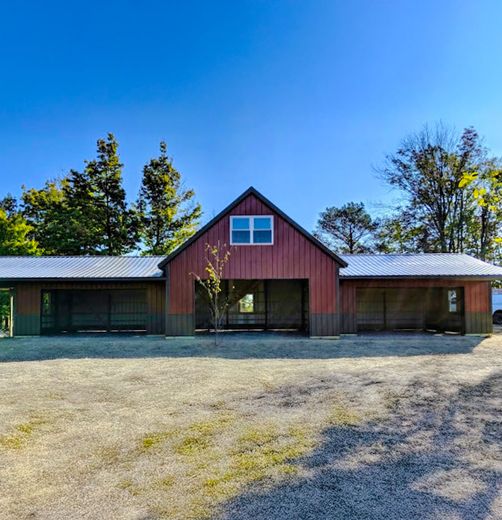 Agricultural building for farm operations in Northeast Ohio