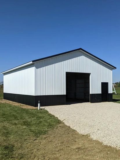 Completed garage project by Amish Pole Buildings